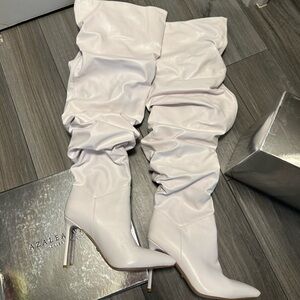 Azaela Wang 🤩 White boots over the knees